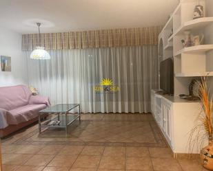 Sala d'estar de Apartament de lloguer en La Manga del Mar Menor amb Piscina, Moblat i Forn