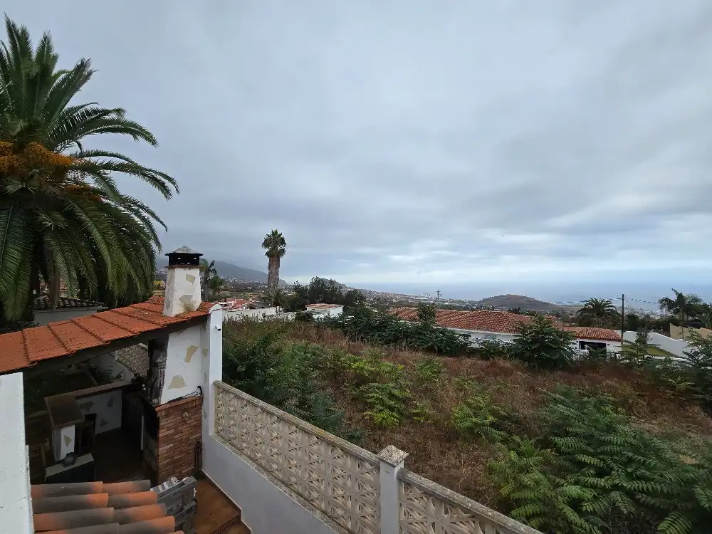 Vista exterior de Casa o xalet en venda en La Orotava amb Jardí privat, Terrassa i Traster