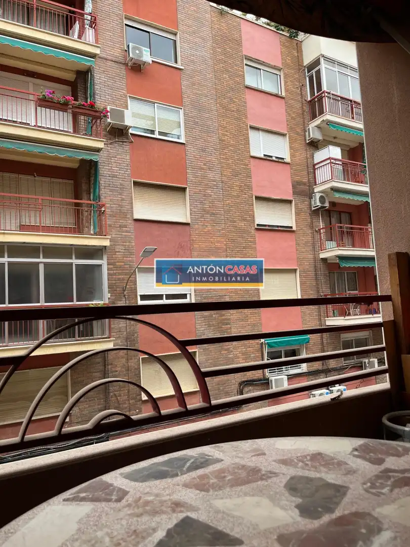 Vista exterior de Pis en venda en Alicante / Alacant amb Aire condicionat, Terrassa i Moblat