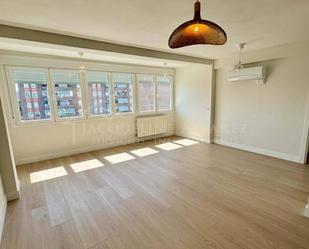 Living room of Flat for sale in Parla  with Air Conditioner and Heating