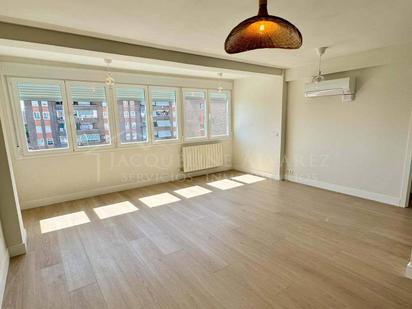 Living room of Flat for sale in Parla  with Air Conditioner and Heating
