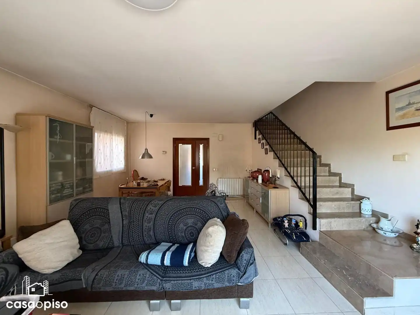 Sala de estar de Casa adosada en venta en Santa Perpètua de Mogoda con Calefacción y Terraza