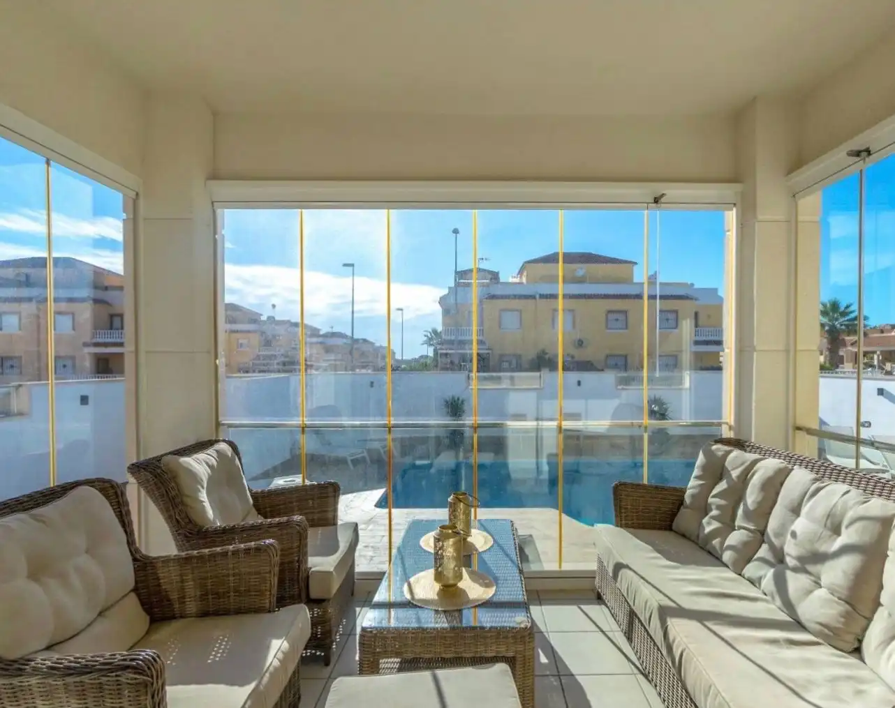 Vista exterior de Casa o chalet en venta en Rojales con Parquet, Piscina y Amueblado