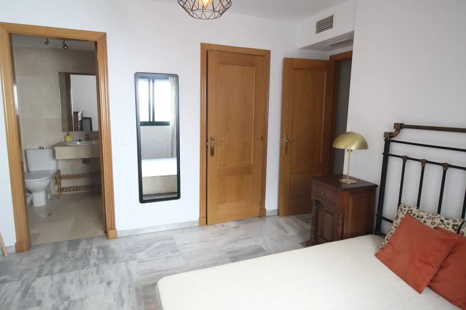 Schlafzimmer von Wohnung zur Miete in Málaga mit Klimaanlage, Heizung und Möbliert