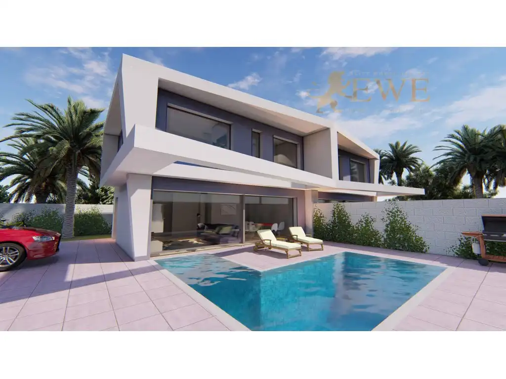 Chalet con piscina en venta en Gran Alacant