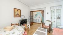 Sala d'estar de Pis de lloguer en Gijón  amb Calefacció, Parquet i Moblat
