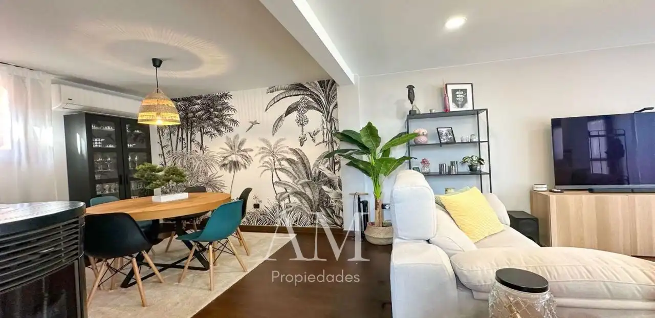 Sala d'estar de Casa o xalet en venda en Nigrán amb Calefacció, Jardí privat i Terrassa