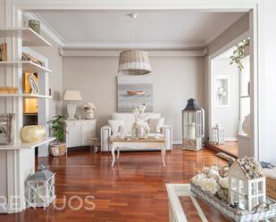 Living room of Flat to rent in  Barcelona Capital  with Air Conditioner, Heating and Parquet flooring