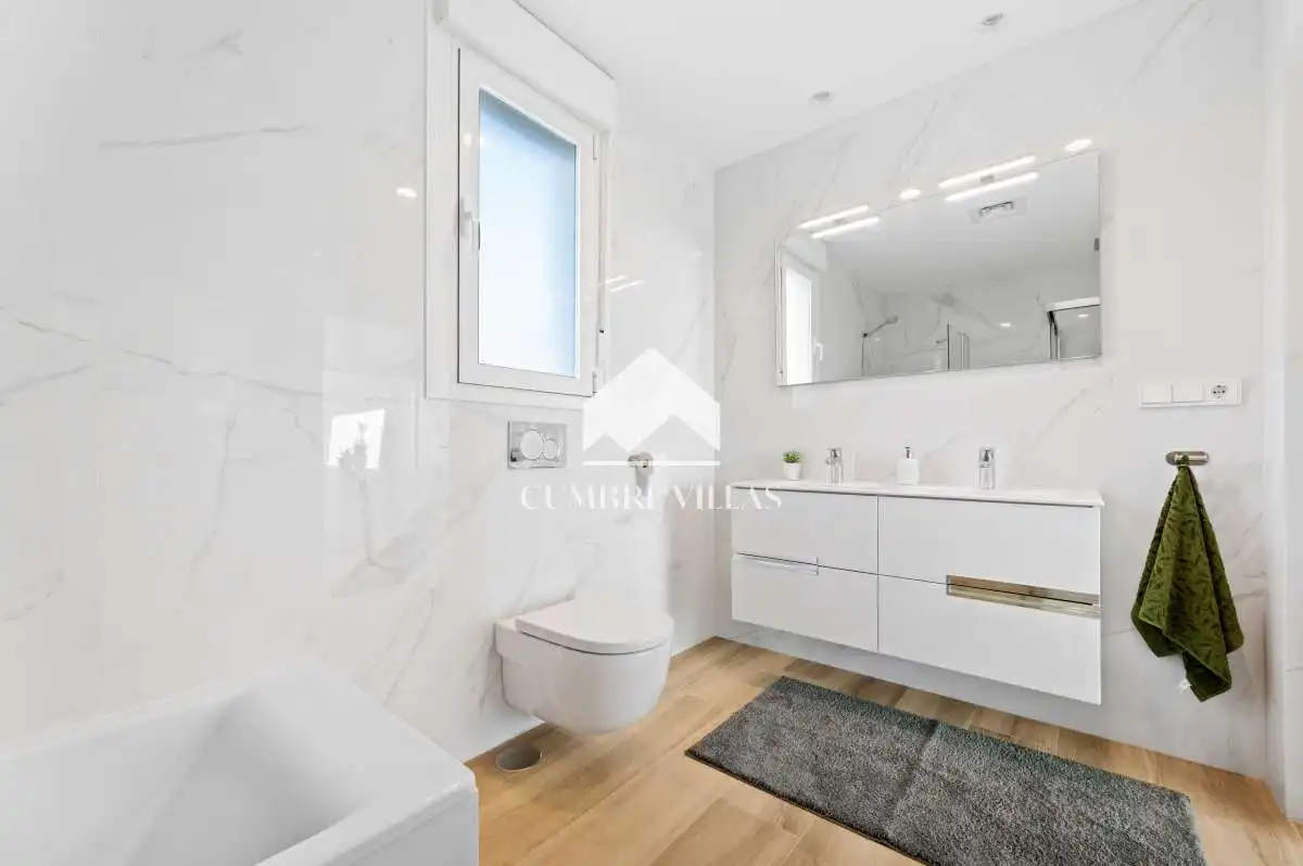Baño de Casa o chalet en venta en Almuñécar con Jardín privado, Terraza y Trastero