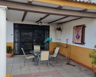 Terrassa de Finca rústica en venda en La Palma del Condado amb Aire condicionat, Terrassa i Piscina