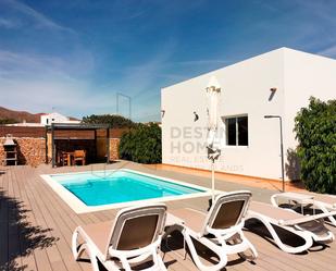 Vista exterior de Casa o xalet en venda en Tuineje amb Terrassa i Piscina