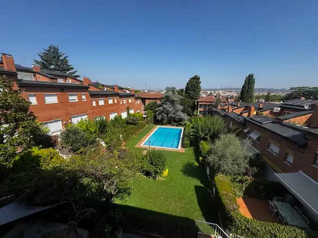 Piscina de Casa adosada en venta en Sant Cugat del Vallès con Aire acondicionado, Calefacción y Parquet