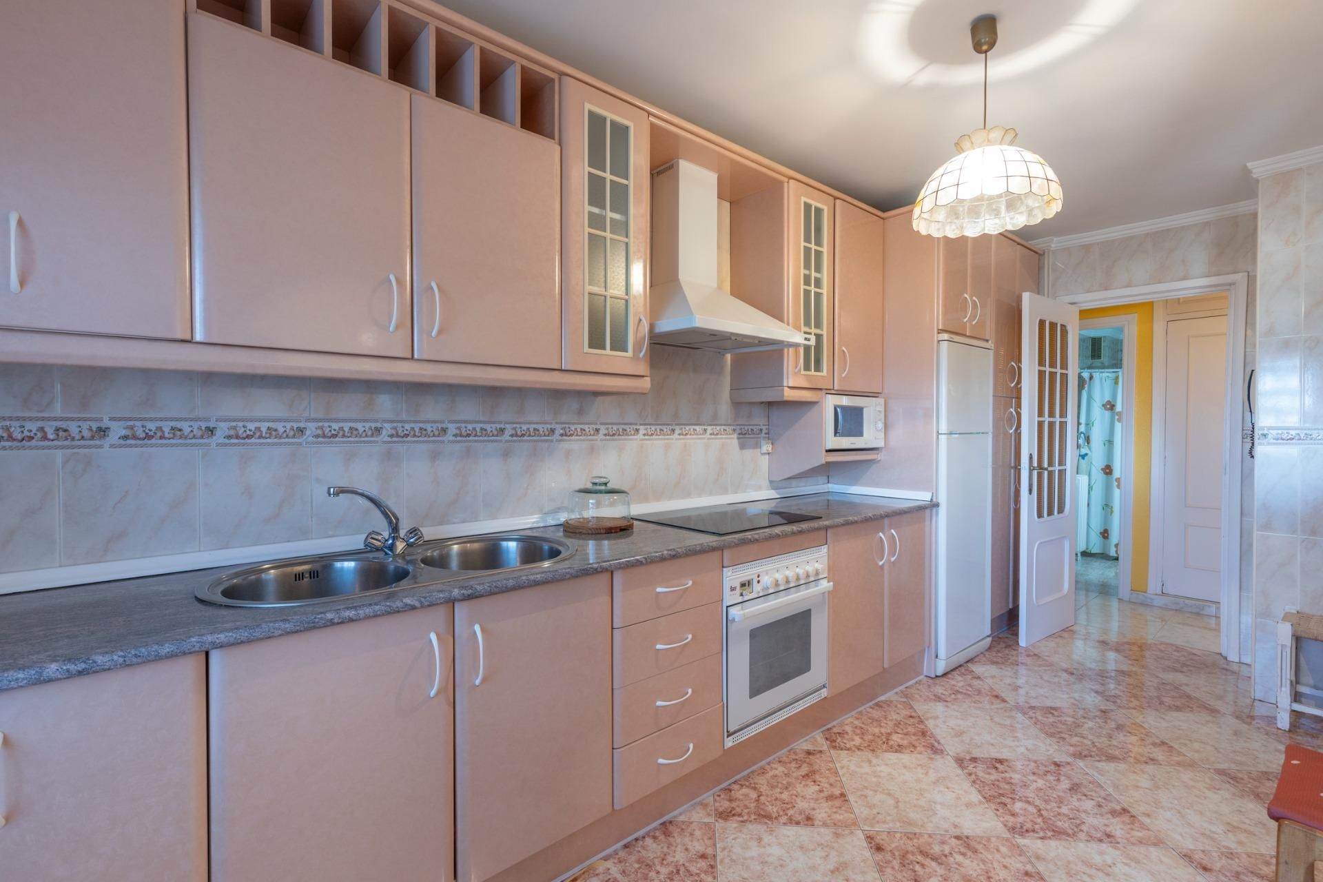 Kitchen of Flat for sale in  Granada Capital