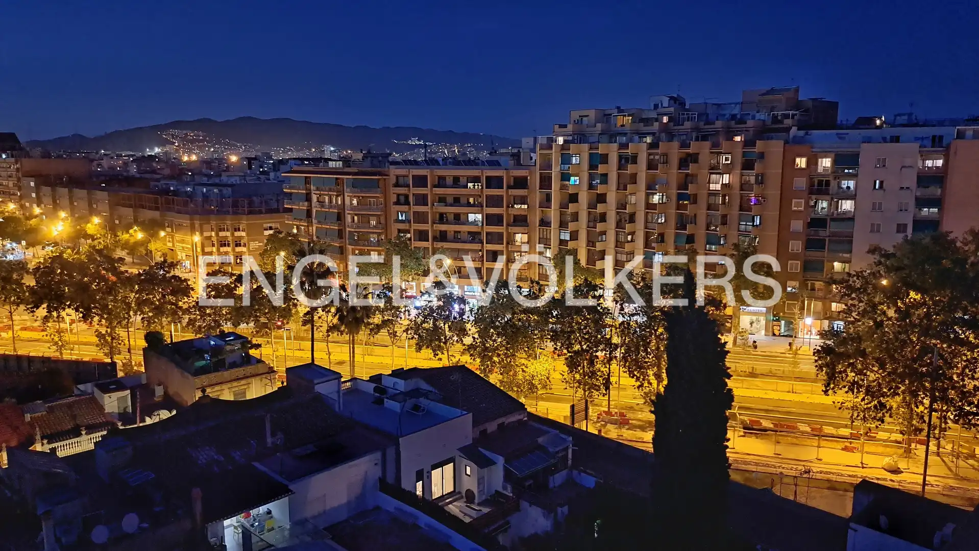Vista exterior de Àtic en venda en Barcelona amb Aire condicionat, Calefacció i Parquet