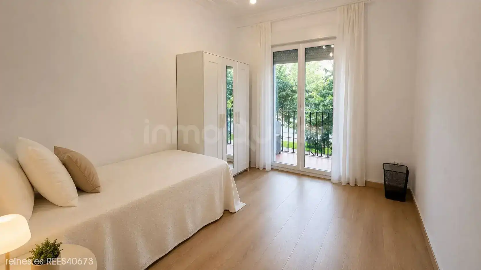 Bedroom of Flat for rent in Zaragoza  with Heating, Terrace and Furnished