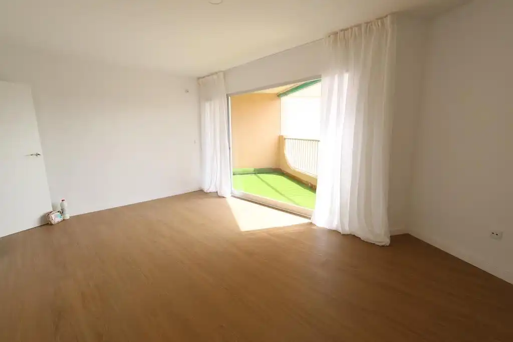 Dormitori de Apartament en venda en Orihuela amb Terrassa i Piscina comunitària