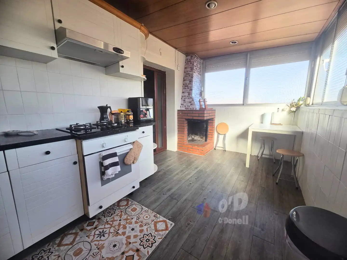 Cocina de Ático en venta en Sant Boi de Llobregat con Aire acondicionado, Terraza y Horno