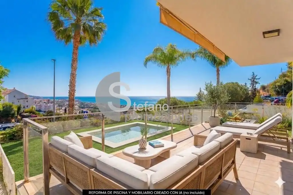 Terrasse von Einfamilien-Reihenhaus zum Verkauf in Málaga mit Klimaanlage, Heizung und Privatgarten
