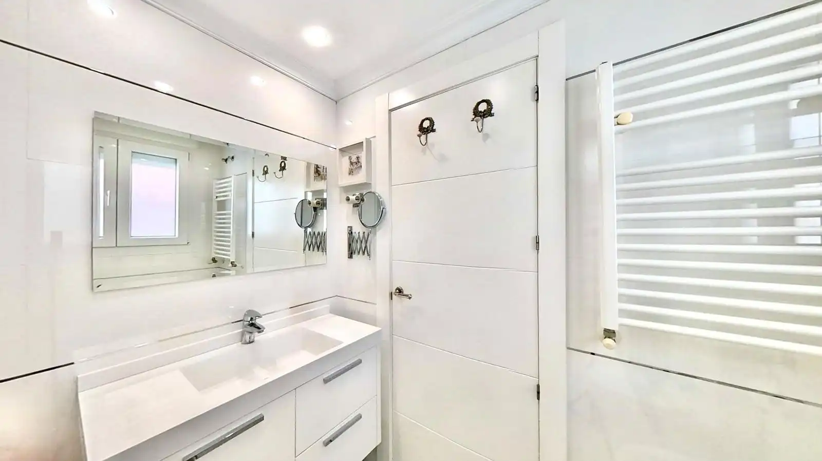 Baño de Apartamento en venta en Boadilla del Monte con Aire acondicionado, Calefacción y Jardín privado