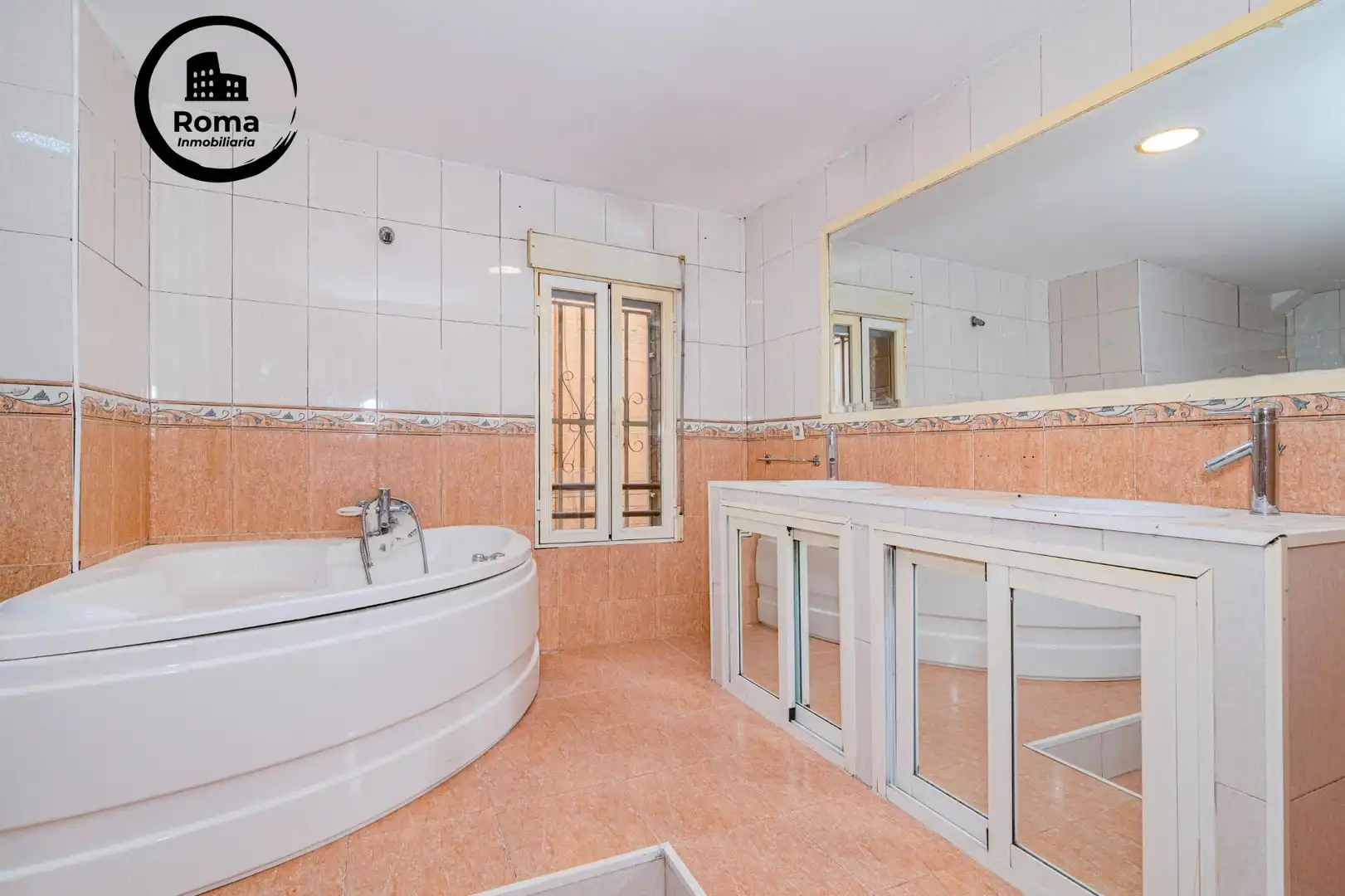 Bany de Pis en venda en Granada amb Terrassa