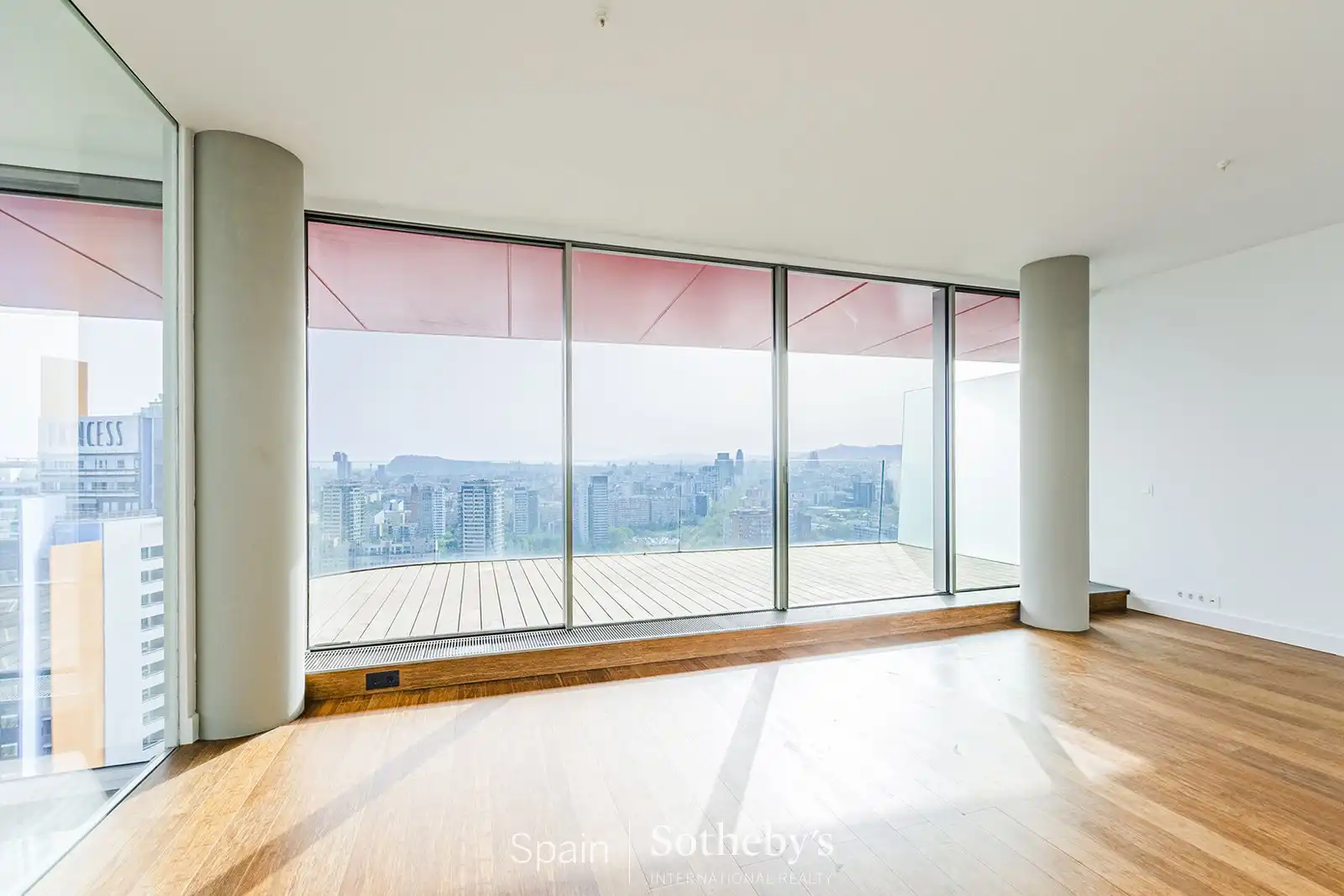 Sala d'estar de Apartament en venda en Barcelona amb Aire condicionat, Calefacció i Terrassa
