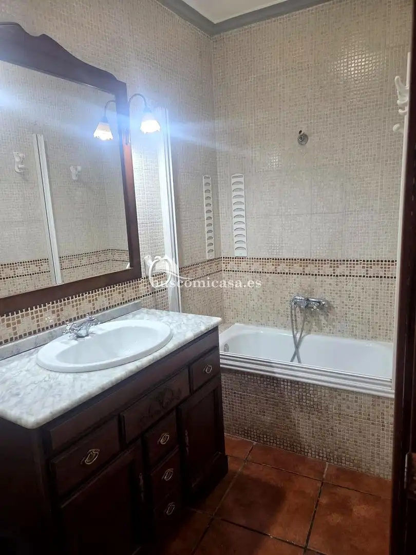 Baño de Casa adosada en venta en Mancha Real con Aire acondicionado, Terraza y Balcón