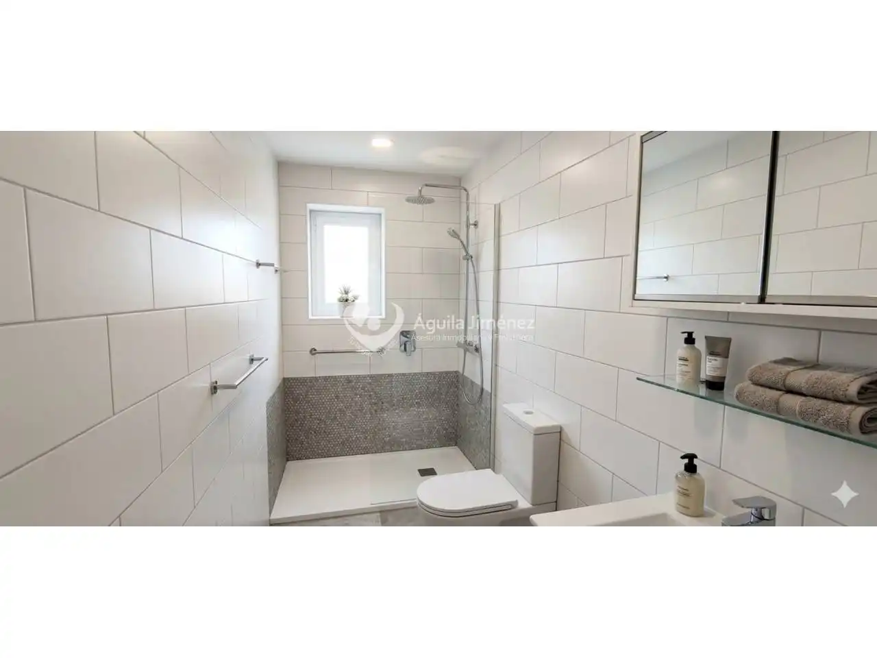 Baño de Casa adosada en venta en Alcalá de Guadaira con Aire acondicionado, Calefacción y Parquet