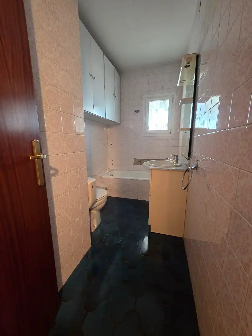 Baño de Ático en venta en L'Hospitalet de Llobregat con Aire acondicionado y Terraza