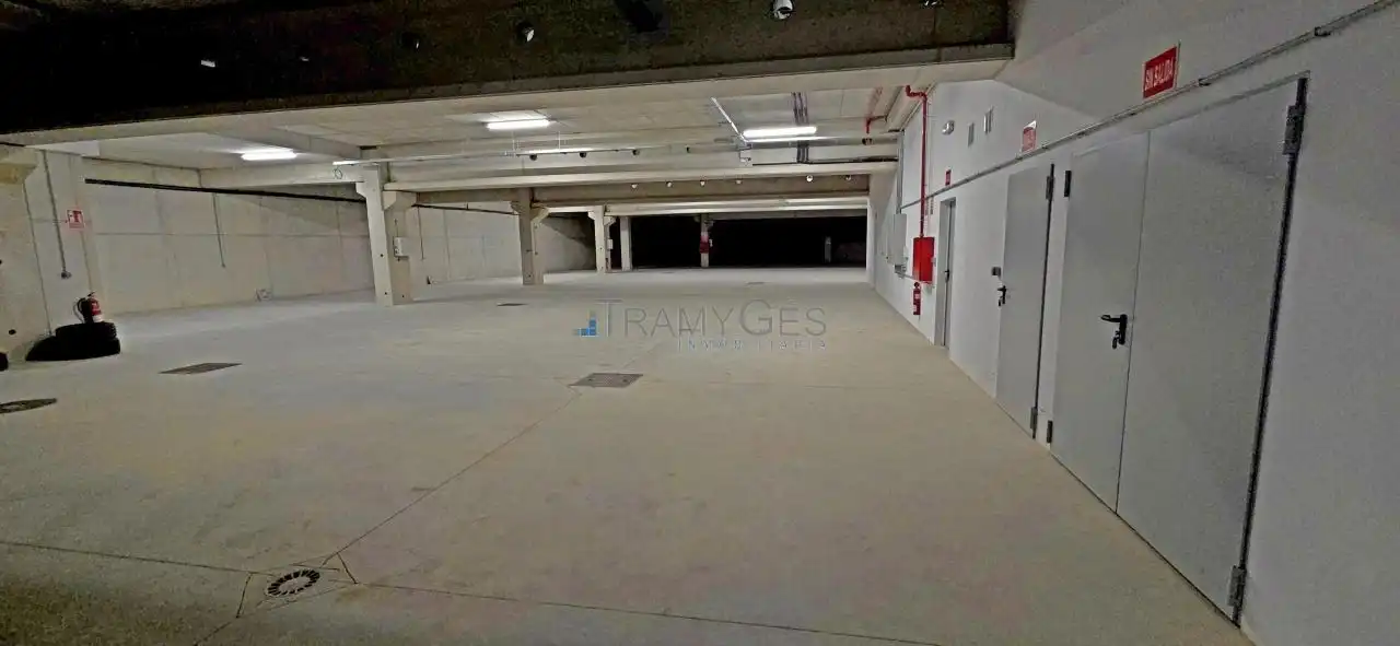 Fabrikhallen zur Miete in Vigo 