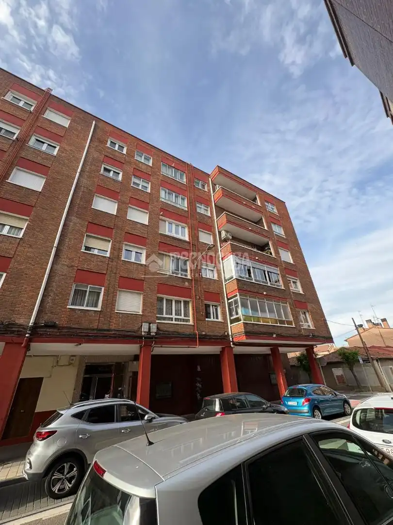 Vista exterior de Piso en venta en Valladolid con Balcón