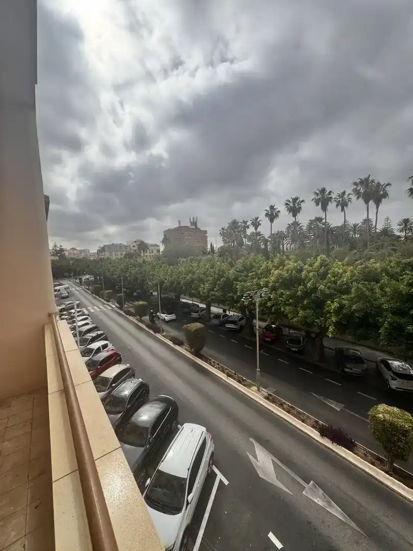 Vista exterior de Pis per a compartir en Melilla amb Aire condicionat, Moblat i Balcó