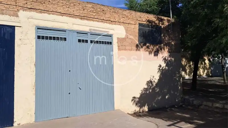 Parkplatz von Fabrikhallen zur Miete in Valencia