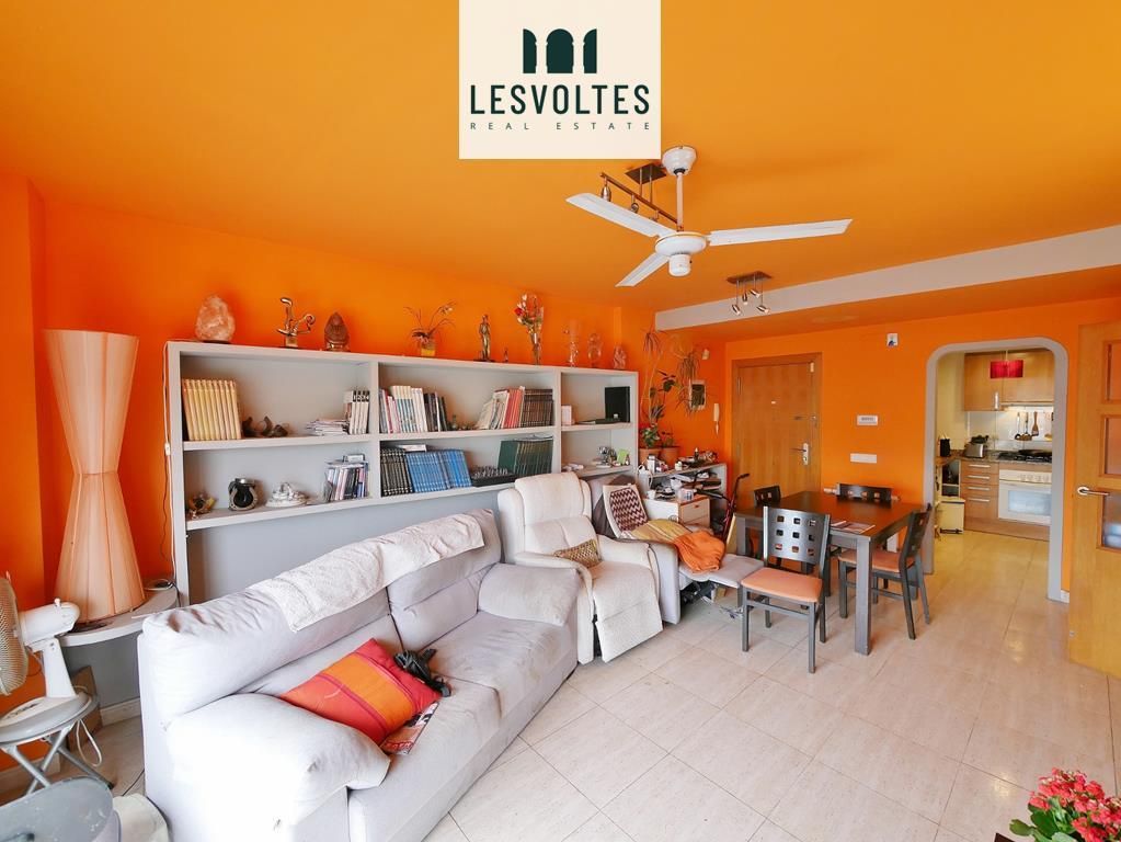 Sala de estar de Piso en venta en La Bisbal d'Empordà con Calefacción, Terraza y Trastero