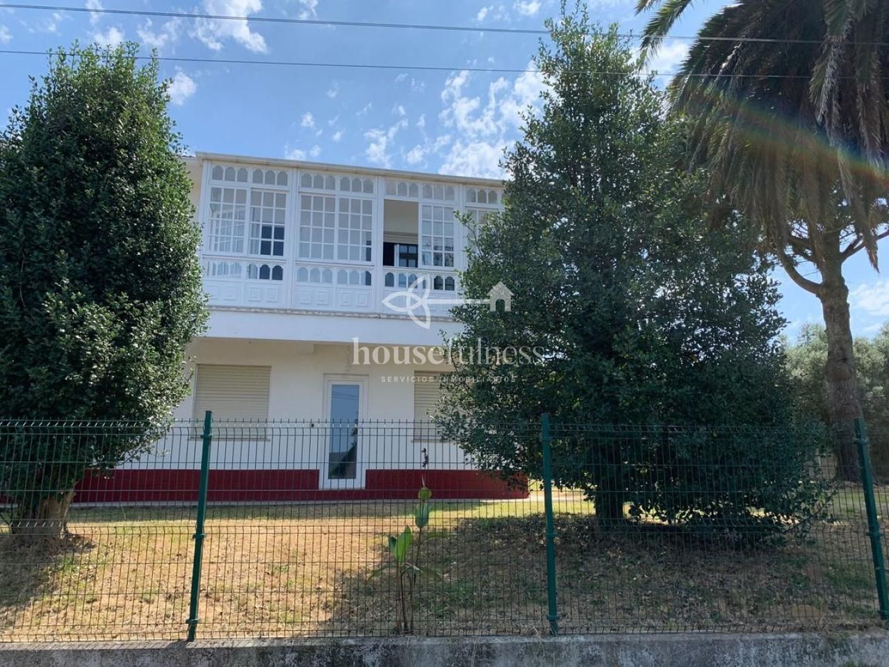 Vista exterior de Casa o xalet en venda en Narón amb Calefacció, Jardí privat i Parquet