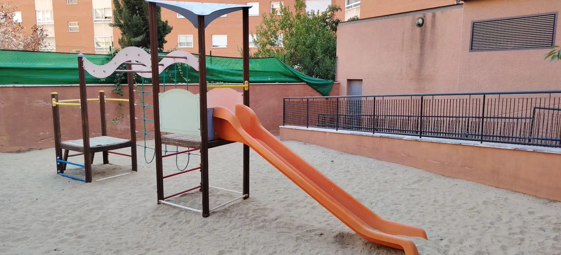 Exterior view of Flat for rent in Alcalá de Henares  with Air Conditioner, Heating and Storage room
