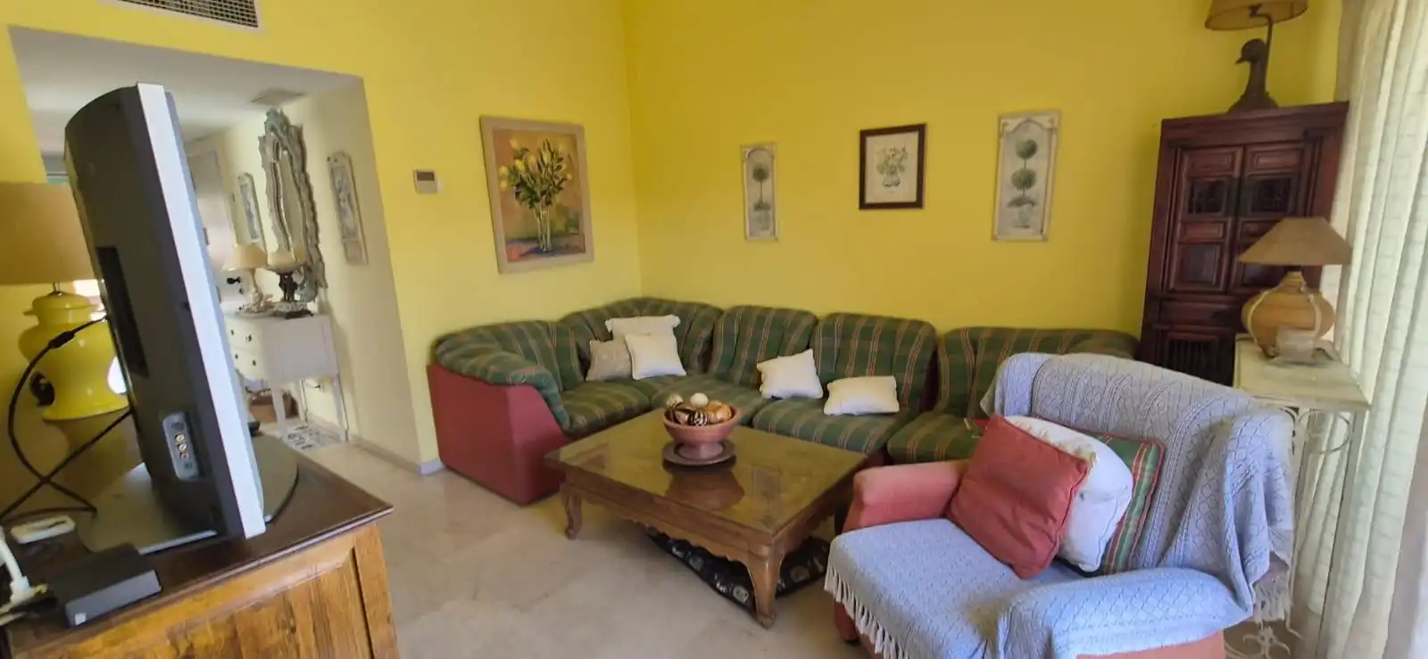 Sala d'estar de Àtic en venda en Sotogrande