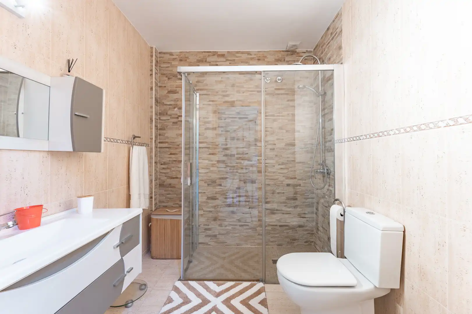 Baño de Casa adosada en venta en Martorell con Aire acondicionado, Calefacción y Jardín privado