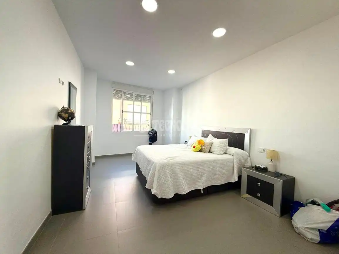 Habitación de Casa adosada en venta en Almería con Calefacción y Terraza