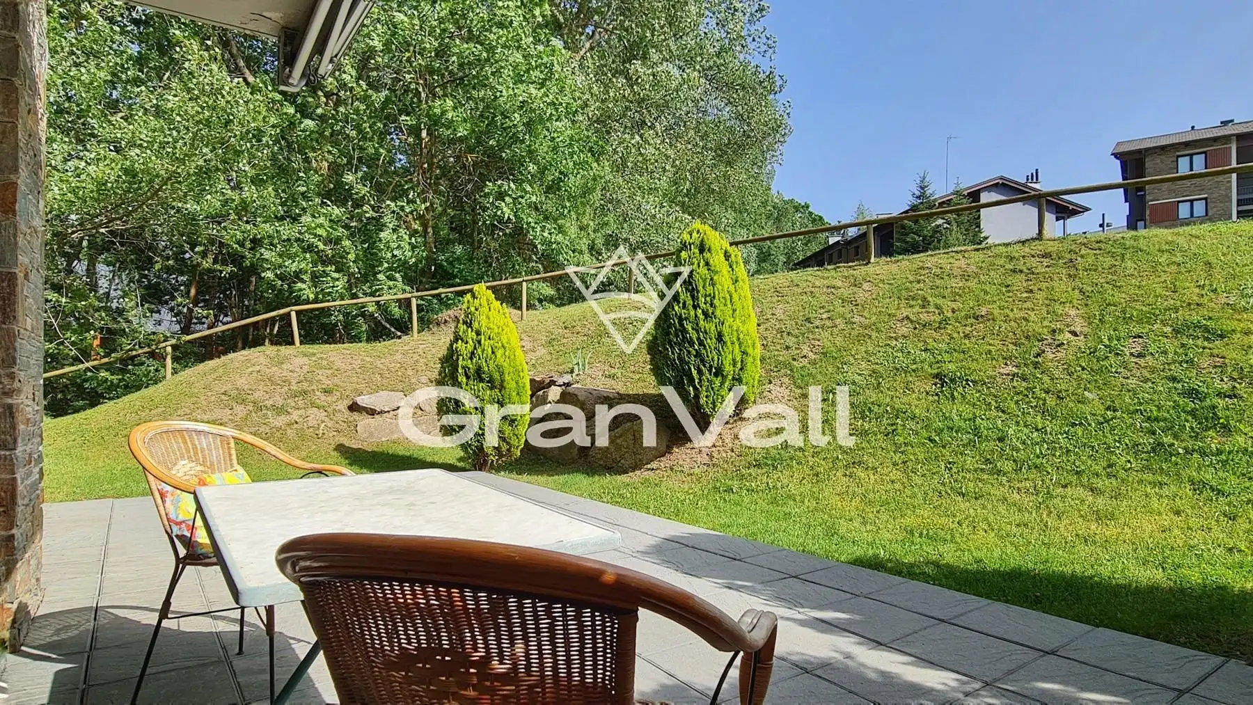 Terrasse von Erdgeschoss zum Verkauf in Saillagouse mit Heizung, Privatgarten und Parkett