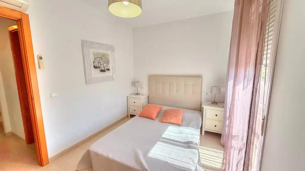Habitación de Casa adosada de alquiler en Vélez-Málaga con Aire acondicionado, Terraza y Piscina