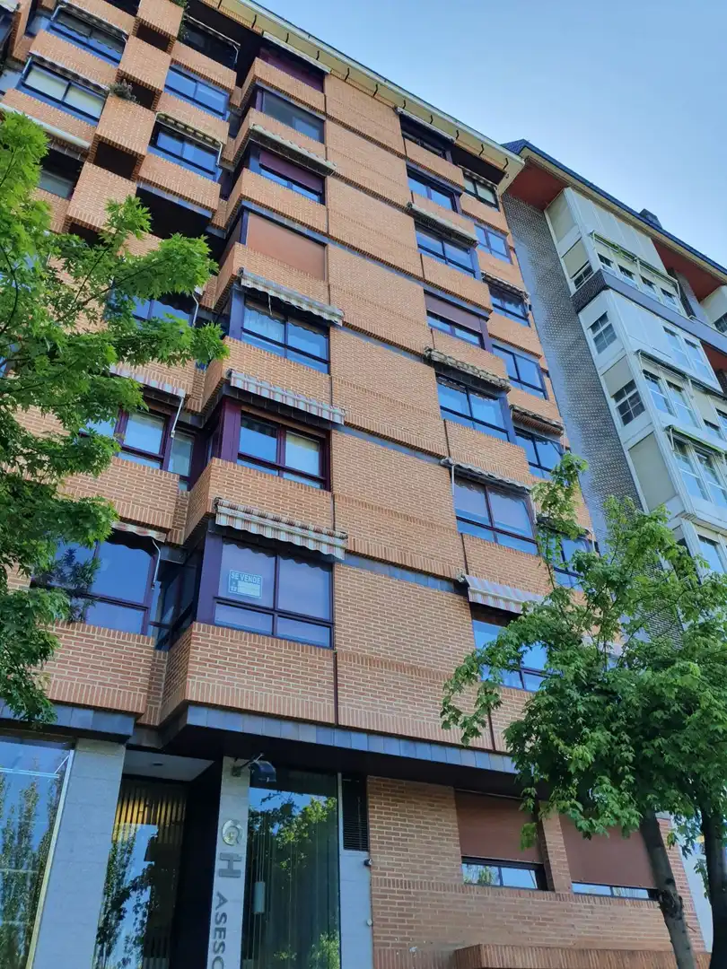 Vista exterior de Oficina en venta en Palencia con Calefacción