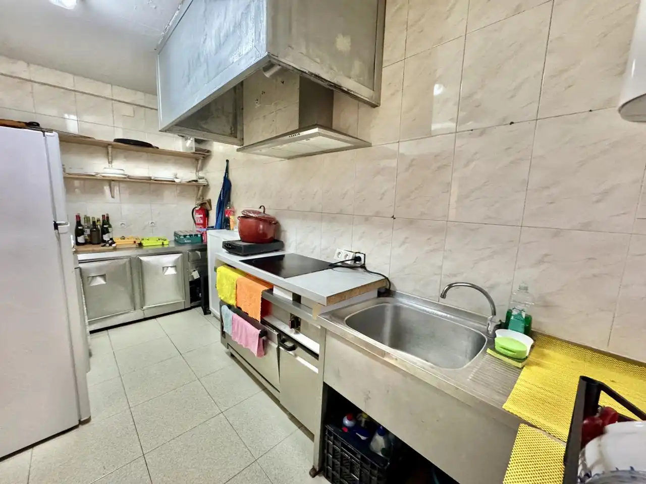 Cocina de Local en venta en Maello con Aire acondicionado