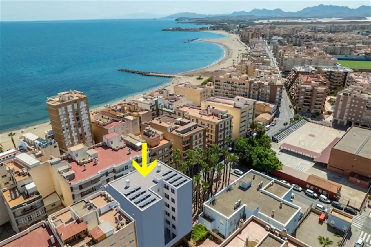 Vista exterior de Àtic en venda en Águilas amb Terrassa i Piscina