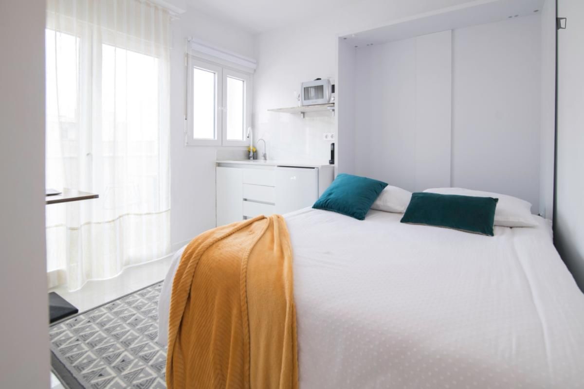 Bedroom of Study to rent in  Valencia Capital  with Air Conditioner, Furnished and Washing machine