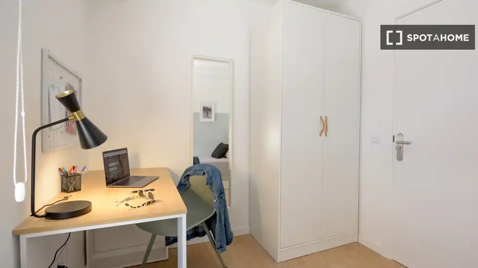 Habitación de Piso para compartir en Valencia con Aire acondicionado, Calefacción y Amueblado