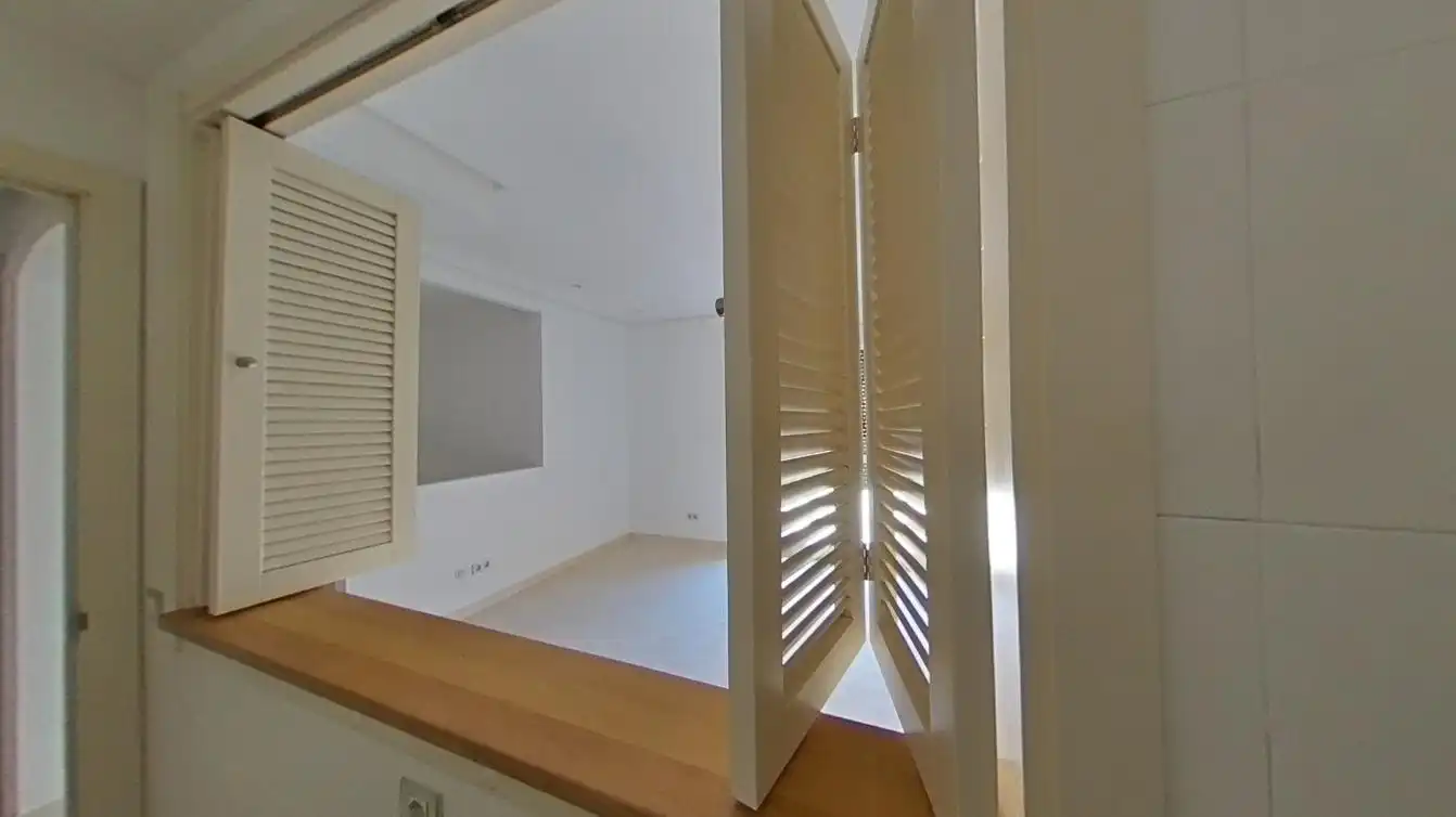 Flat for sale in Madrid  with Storage room, Swimming Pool and Oven