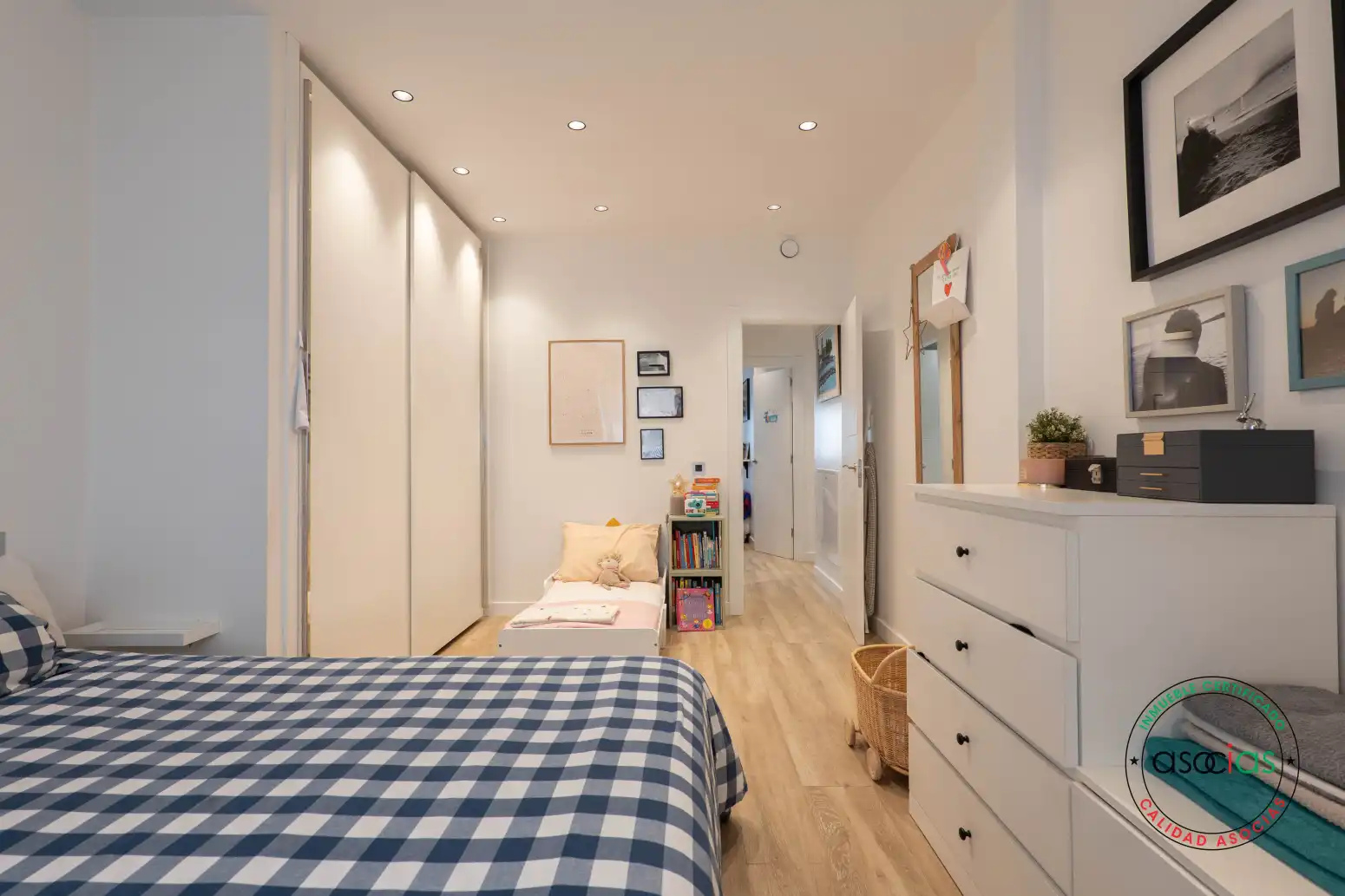 Habitación de Piso en venta en Gijón  con Calefacción, Terraza y Trastero