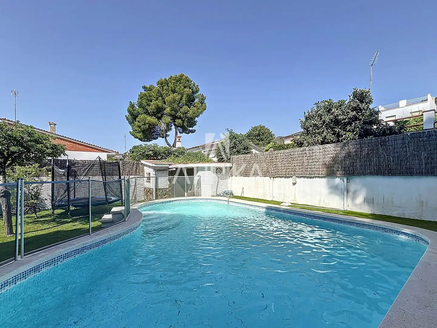 Piscina de Casa o xalet en venda en Castelldefels amb Aire condicionat, Calefacció i Parquet
