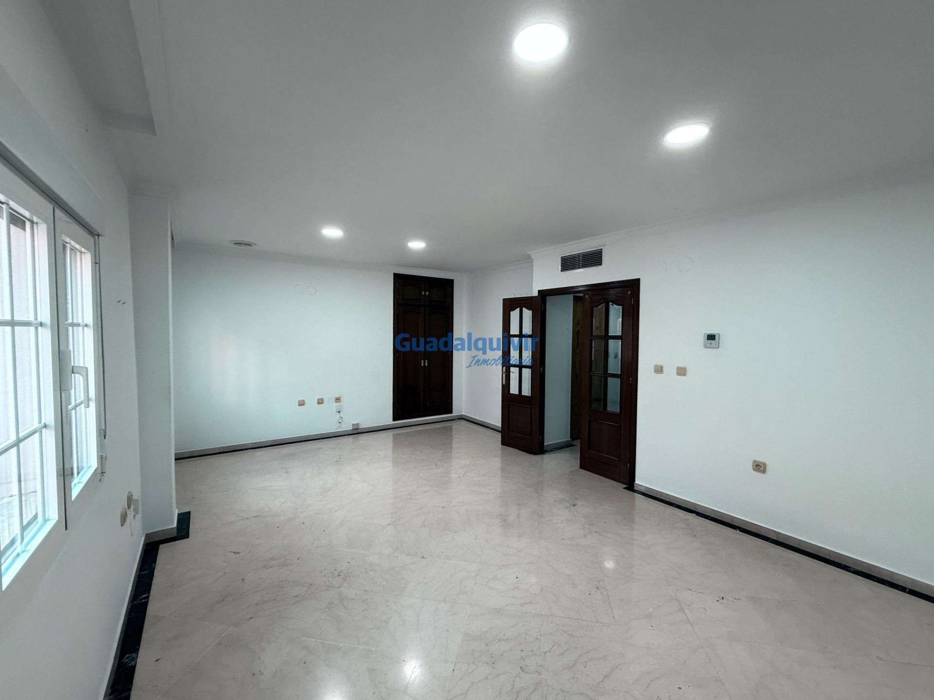 Piso de alquiler en  Sevilla Capital con Aire acondicionado