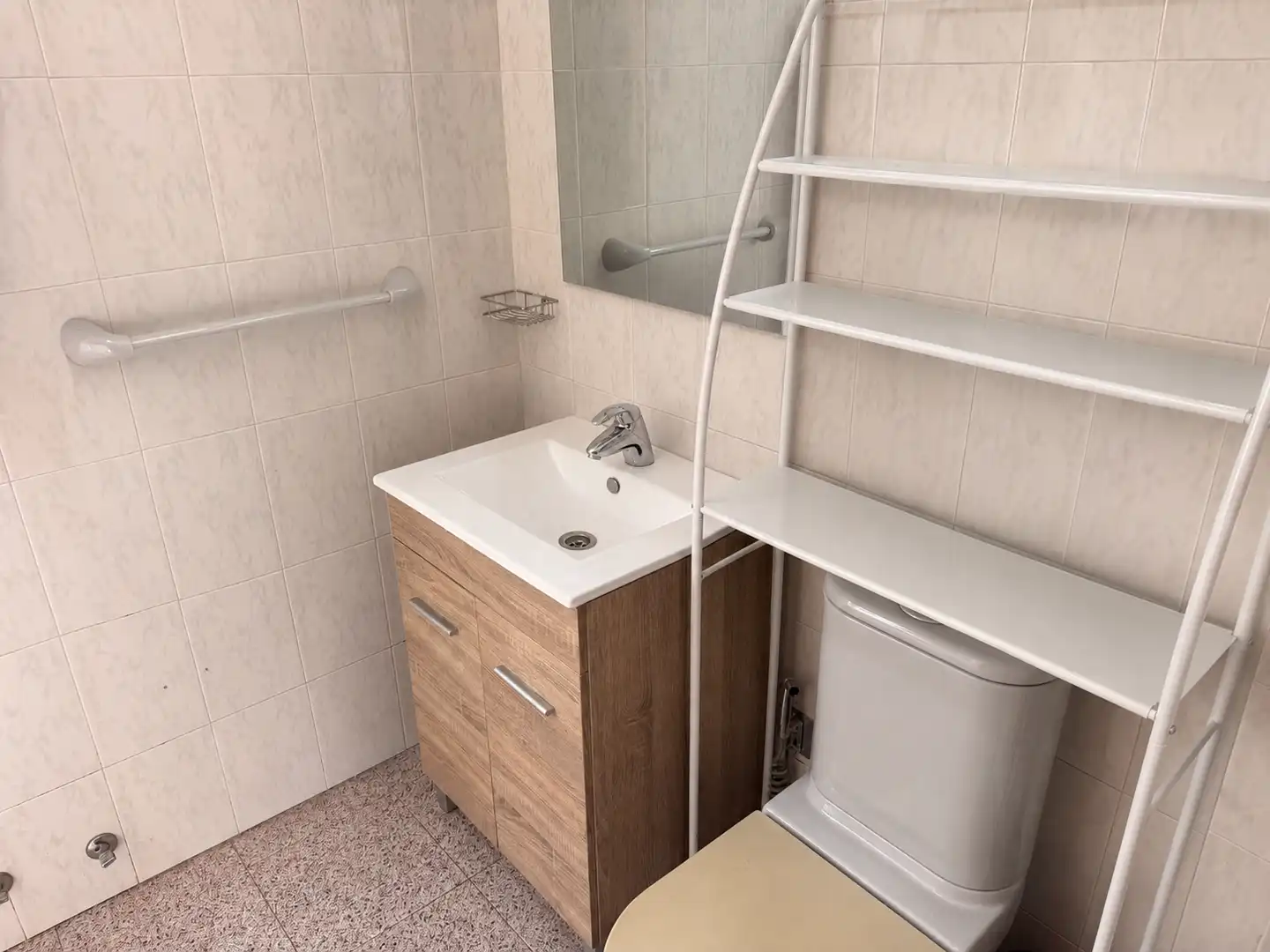 Baño de Piso en venta en Roquetas de Mar con Aire acondicionado, Trastero y Piscina comunitaria